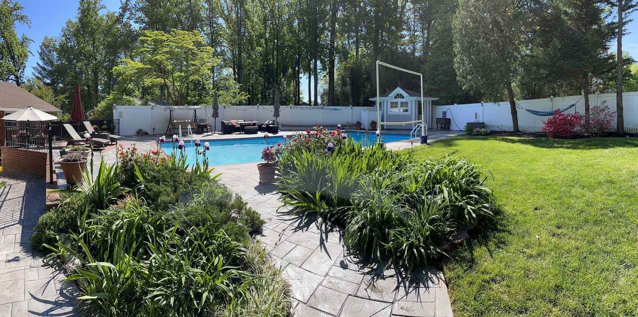 10613 Howerton Ave - Photo 2 of 37