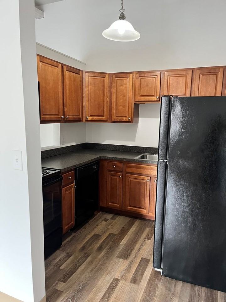 35 Willow St - Photo 3 of 8