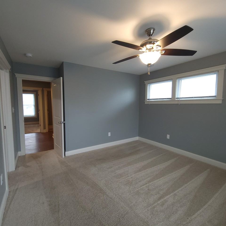 3123 Broadway St - Photo 3 of 50