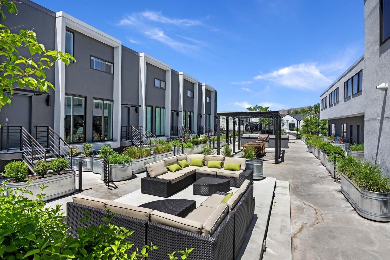 877 Southwest #210 - Photo 5 of 12