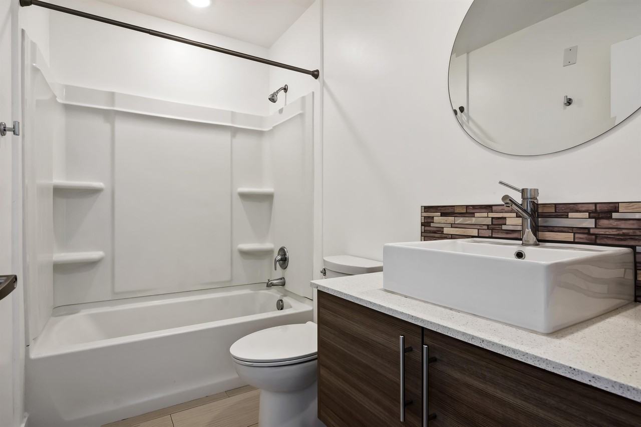 877 Southwest #210 - Photo 5 of 12