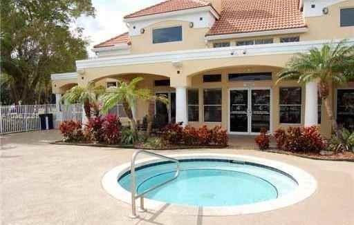 2460 Nwst #1701 - Photo 3 of 43