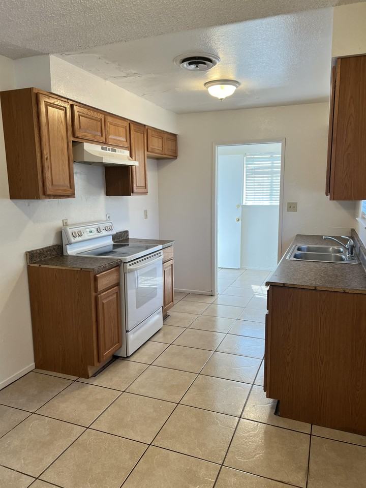 303 Fairfax Rd #B - Photo 4 of 12