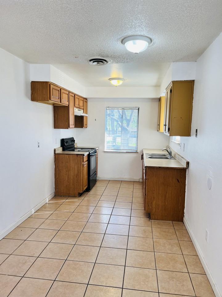 303 Fairfax Rd #B - Photo 6 of 12