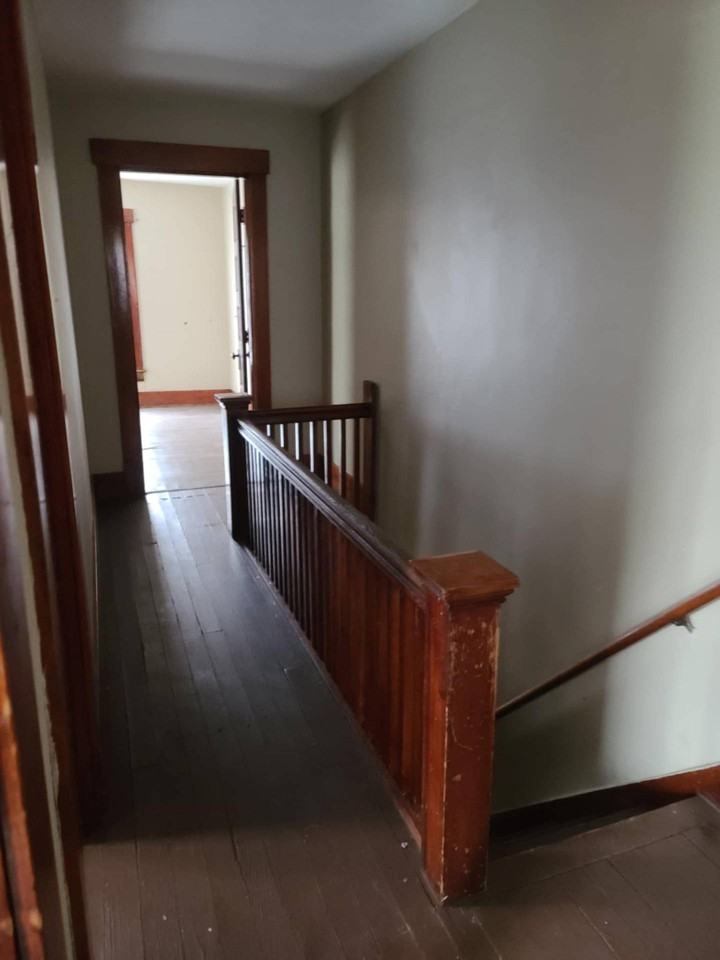 210 Nw 5th St - Photo 3 of 12