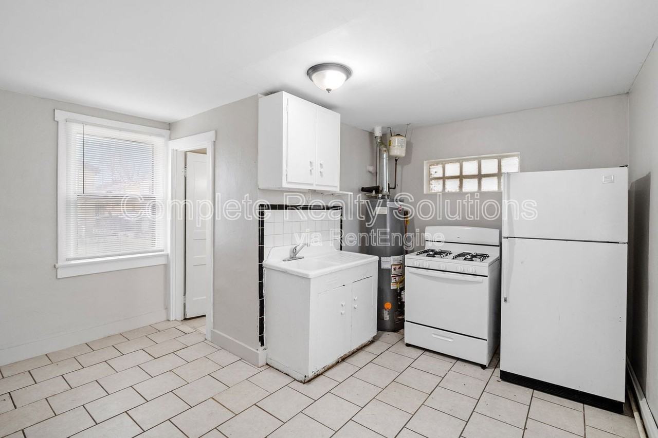 221 W Felton Ave - Photo 2 of 9