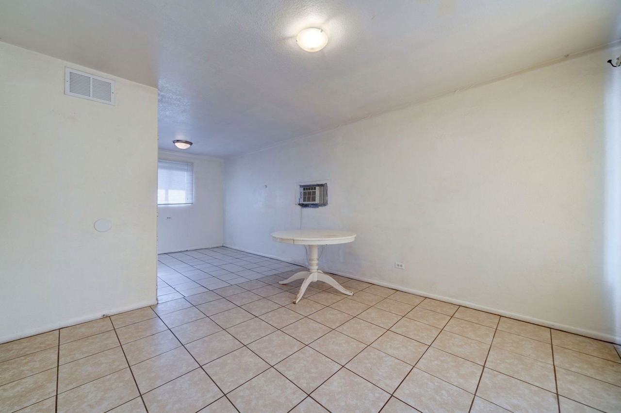 251 W Northern Ave #B - Photo 3 of 12