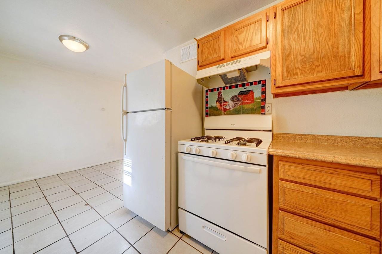 251 W Northern Ave #B - Photo 7 of 12