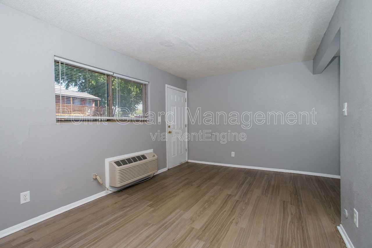 816 N West St #20 - Photo 3 of 13