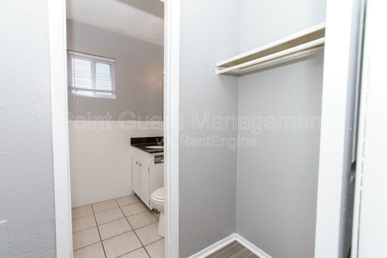 816 N West St #20 - Photo 4 of 13