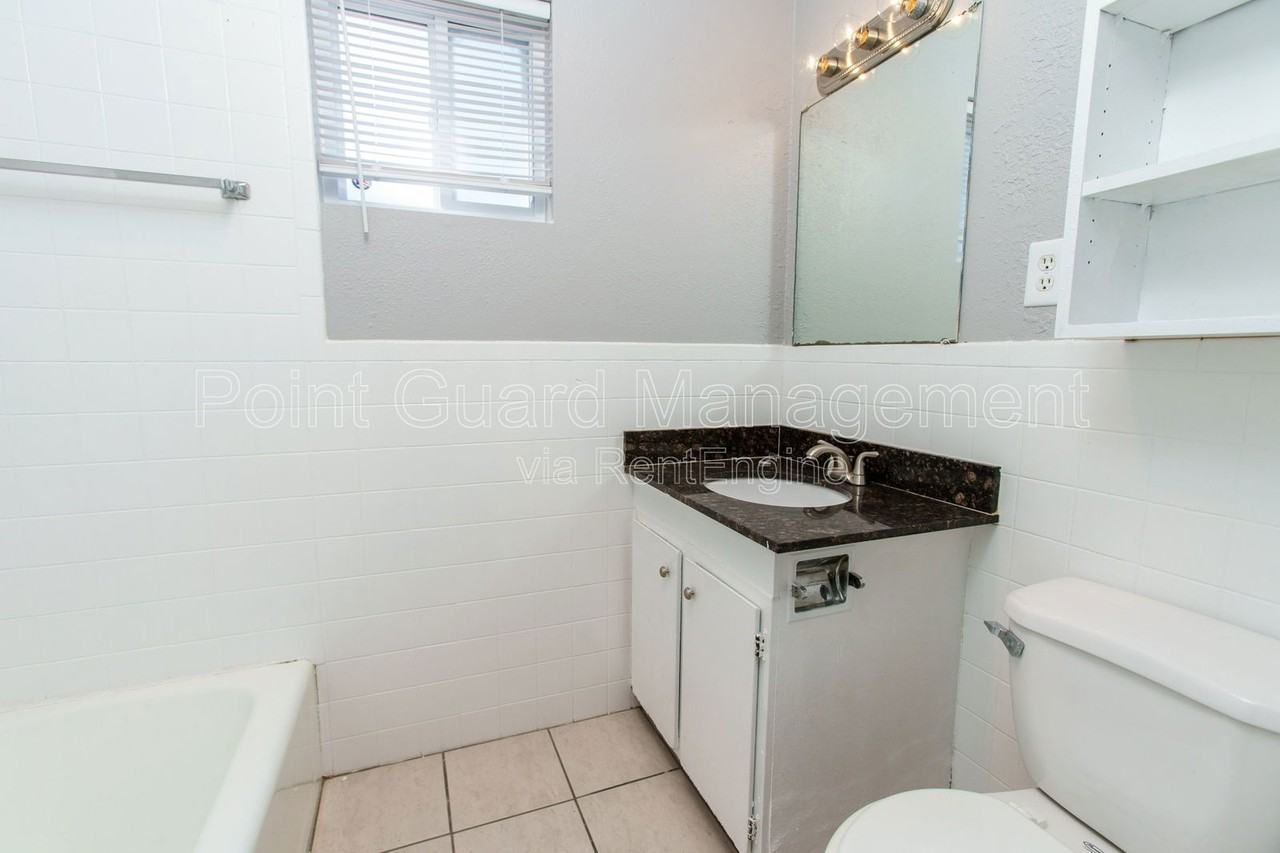 816 N West St #20 - Photo 5 of 13