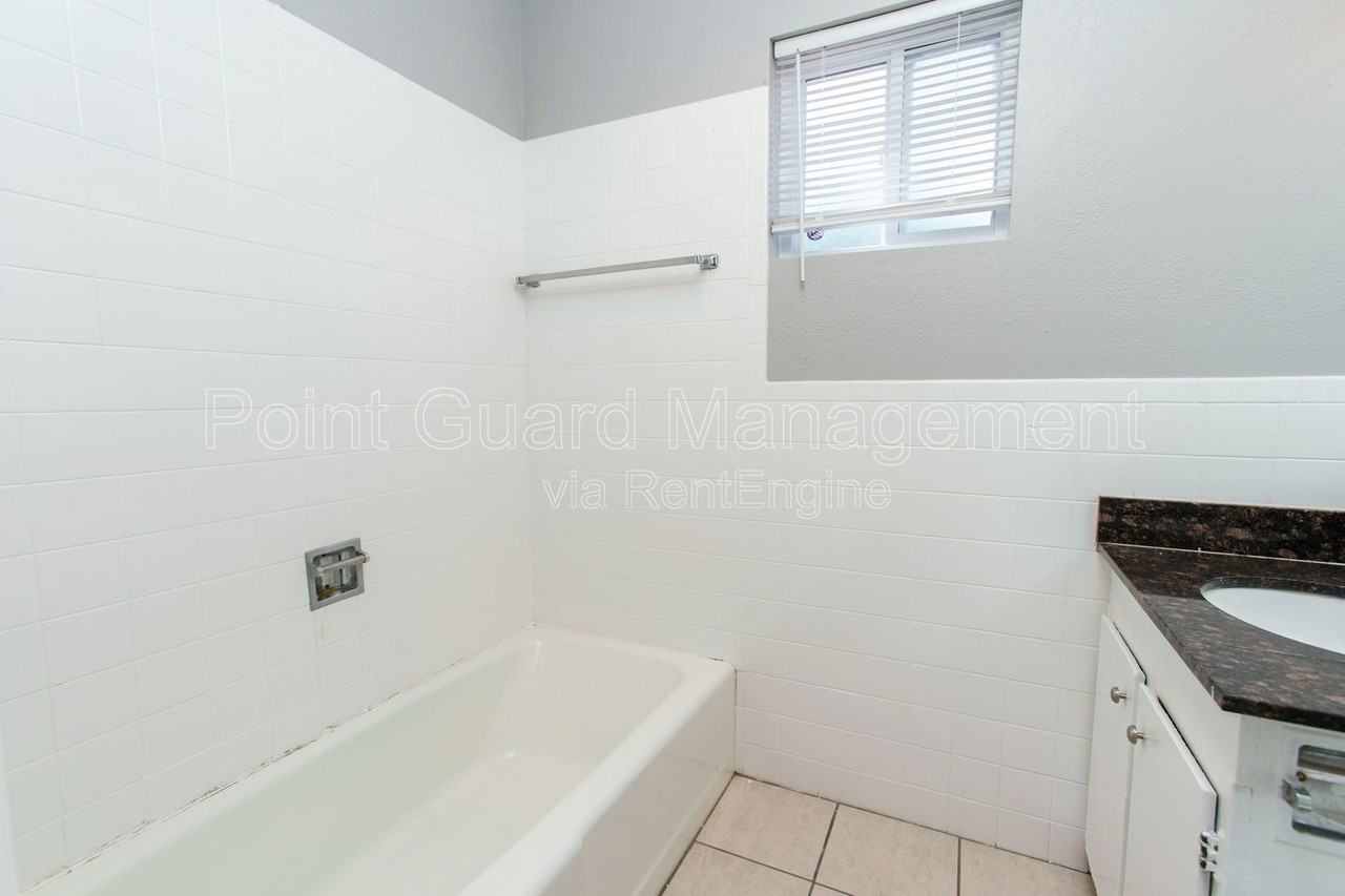 816 N West St #20 - Photo 6 of 13