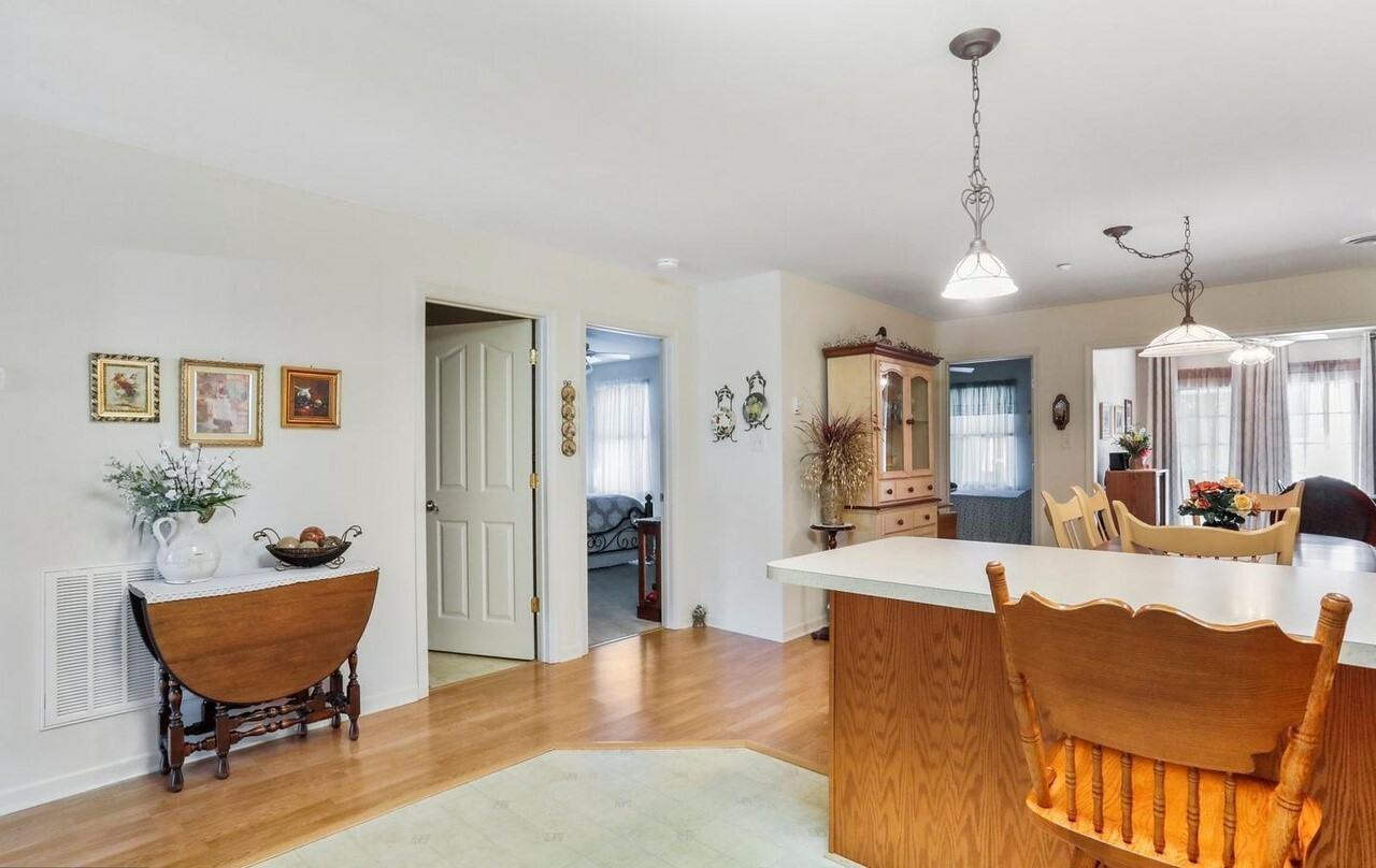 372 Winding Oak Dr - Photo 2 of 15