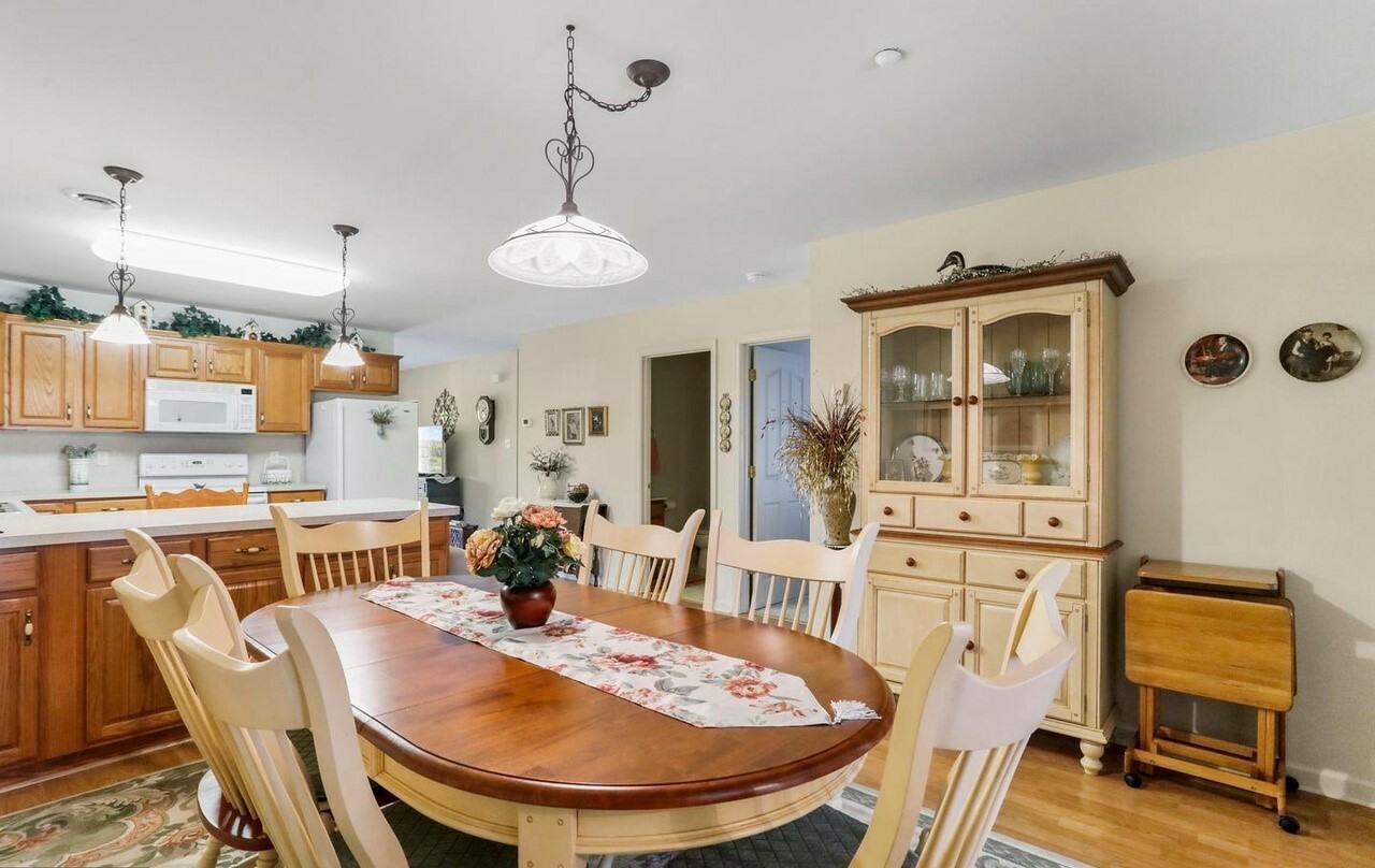 372 Winding Oak Dr - Photo 3 of 15