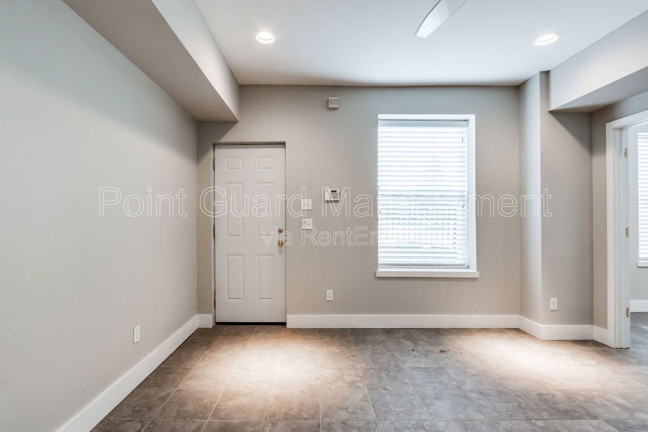 800 Nw 8th St #7 - Photo 3 of 44