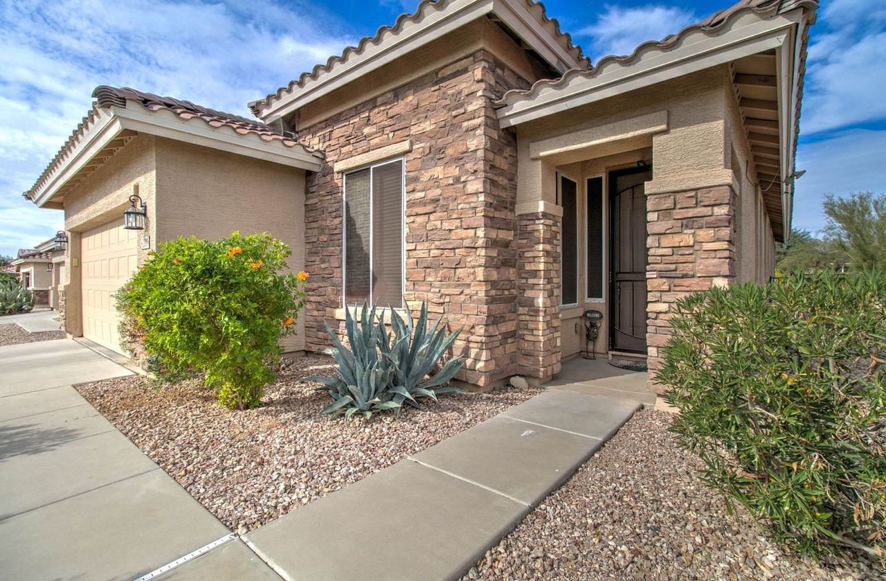 22896 W Arrow Dr - Photo 4 of 41