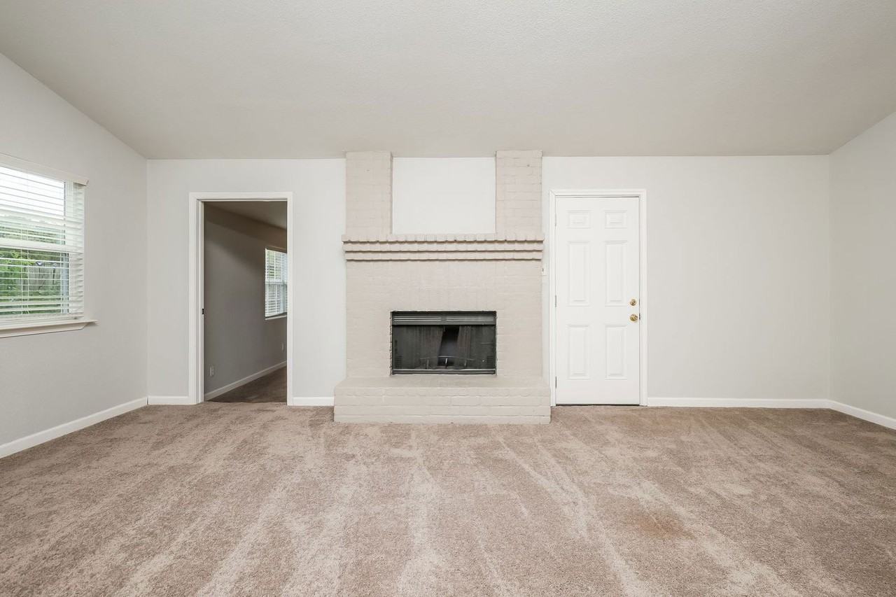 2730 Bear Springs Dr - Photo 4 of 26