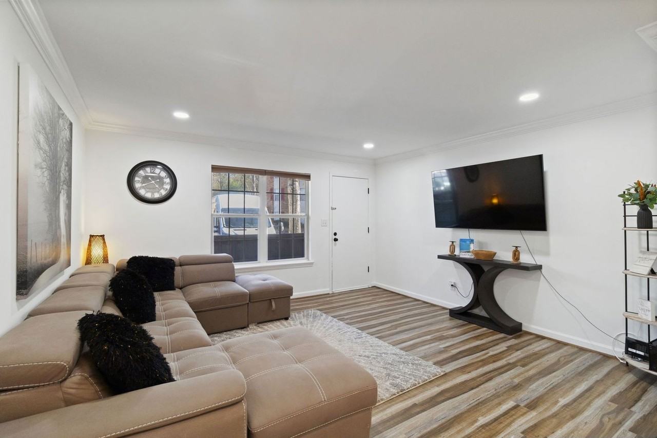 1004 Patton Creek Ln - Photo 3 of 26