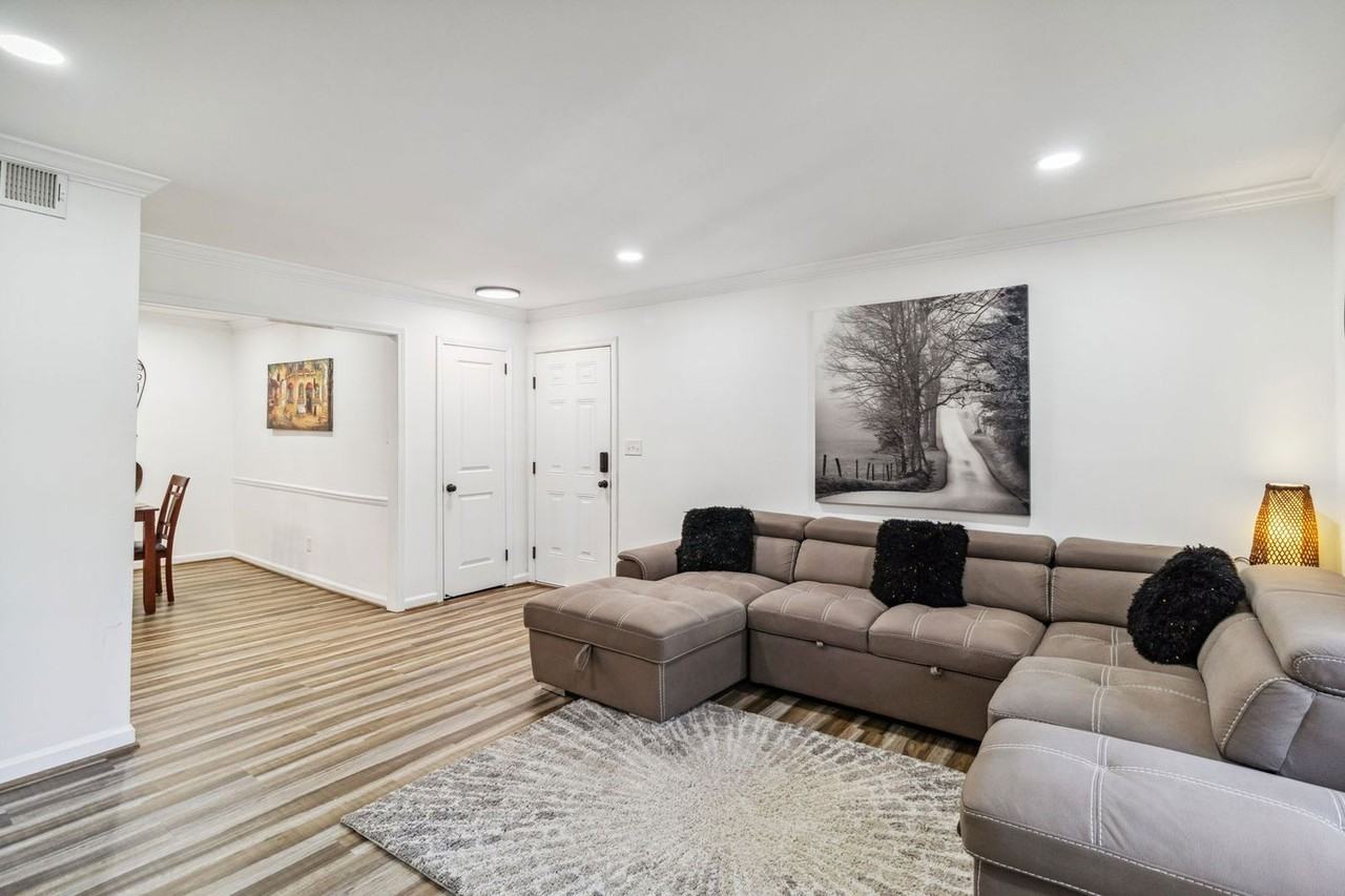 1004 Patton Creek Ln - Photo 4 of 26