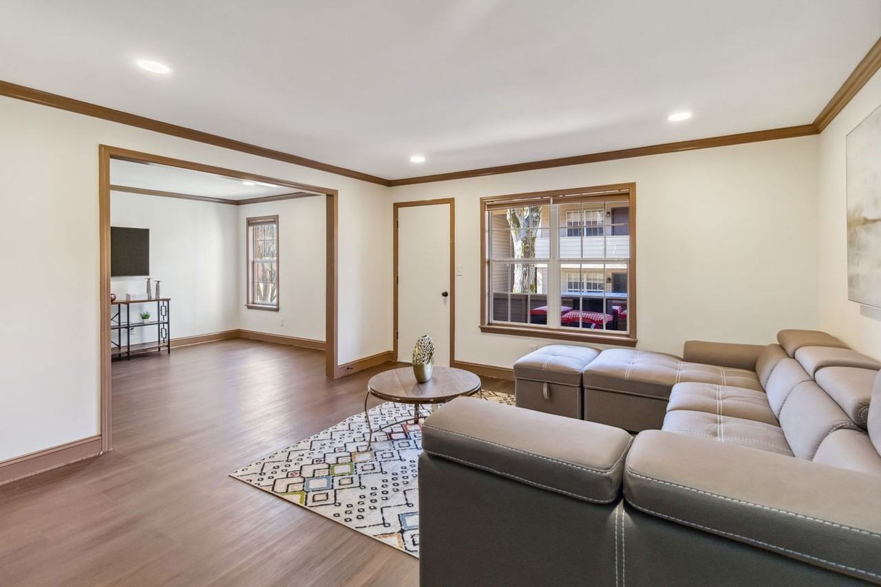 906 Chapel Creek Dr - Photo 3 of 22