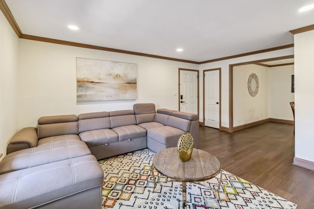 906 Chapel Creek Dr - Photo 4 of 22