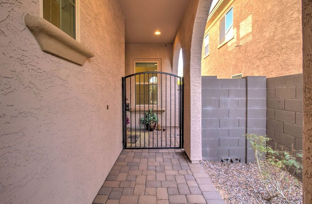 4617 E Walter Way - Photo 5 of 50