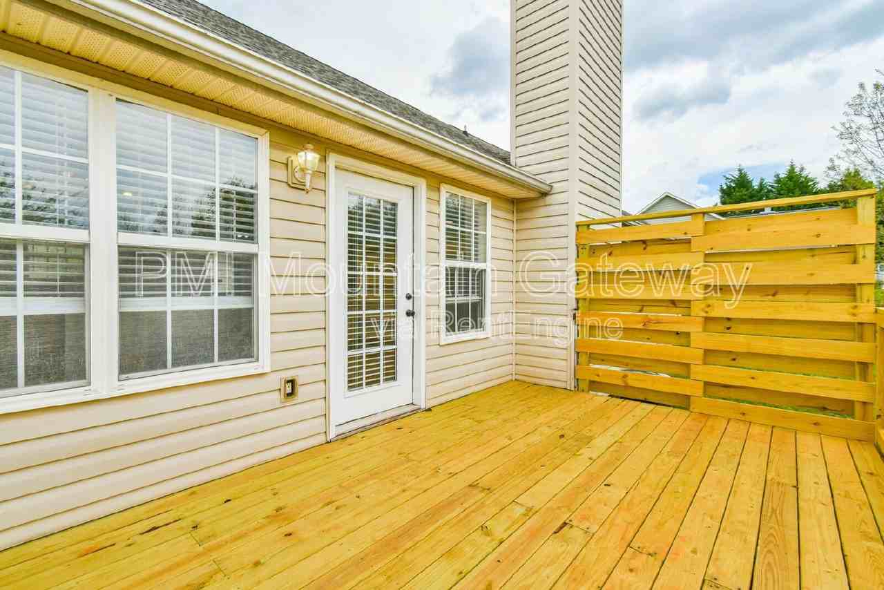 111 Ash Wood Ln - Photo 2 of 30