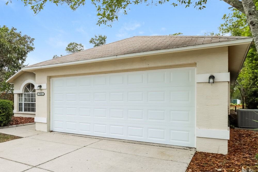 7921 Hathaway Dr - Photo 3 of 16