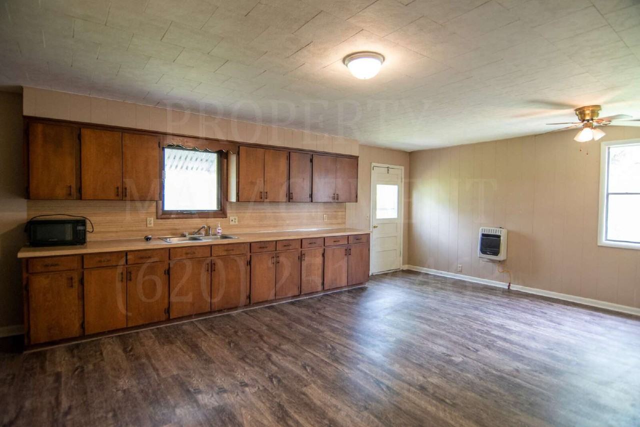 1310 W 10th St - Photo 2 of 16