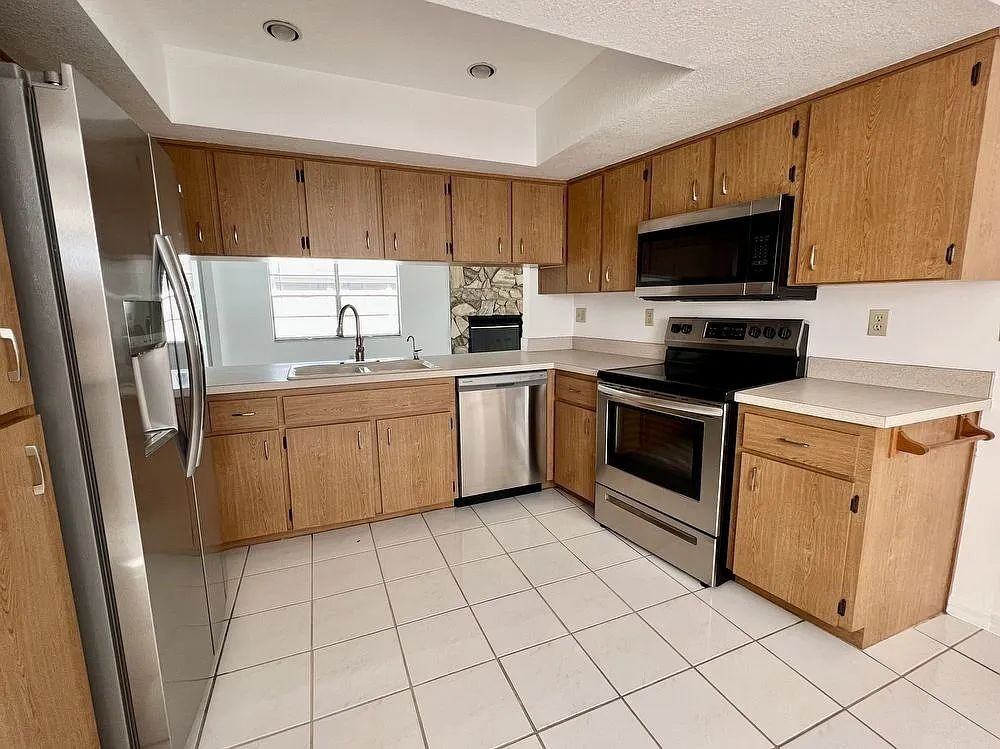 4808 Addax Dr - Photo 3 of 13