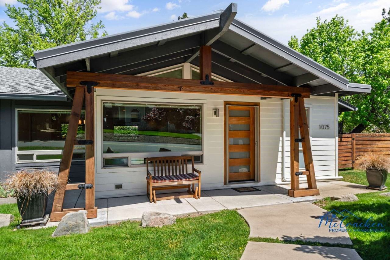 1075 Bellview Ave - Photo 2 of 31