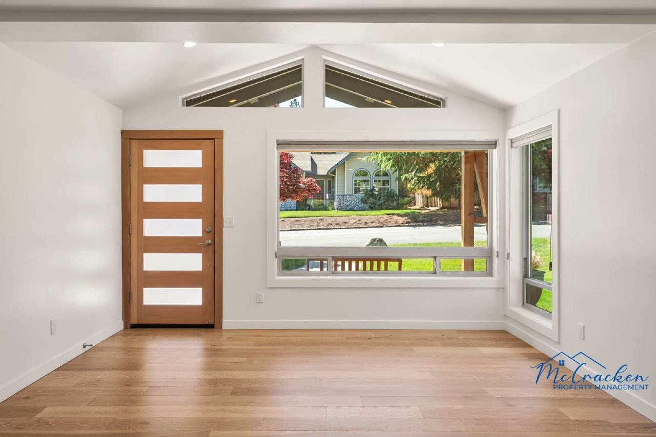 1075 Bellview Ave - Photo 4 of 31