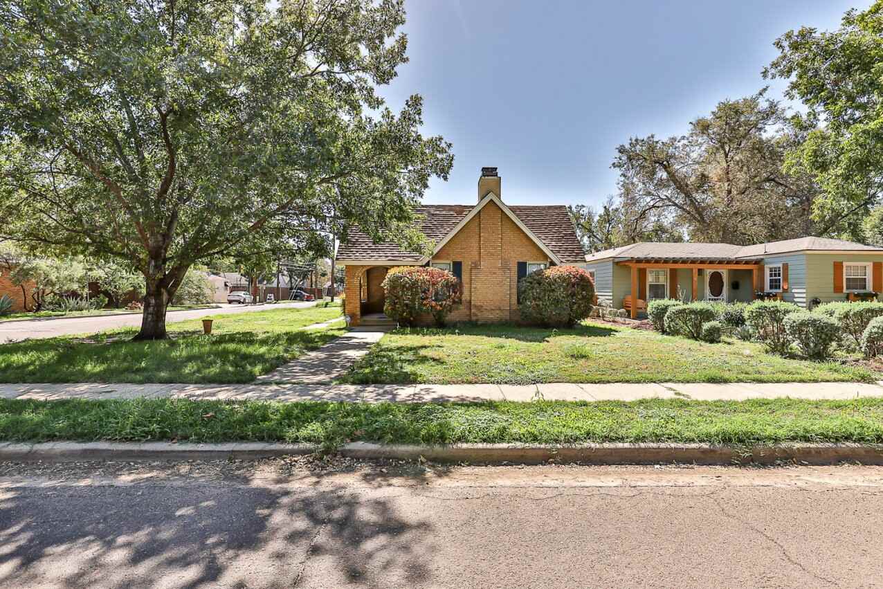 3001 22nd St - Photo 2 of 9