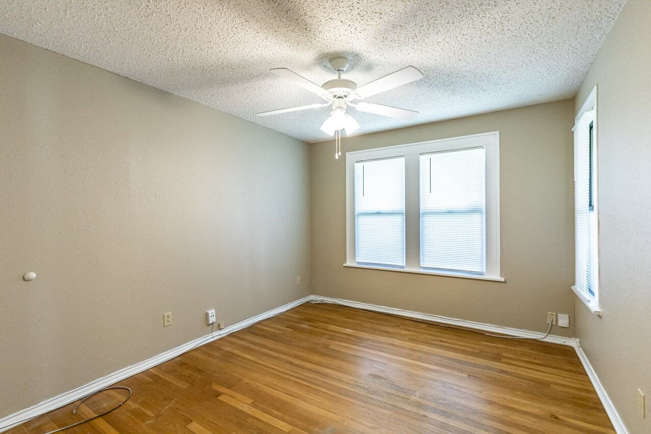 3001 22nd St - Photo 7 of 9