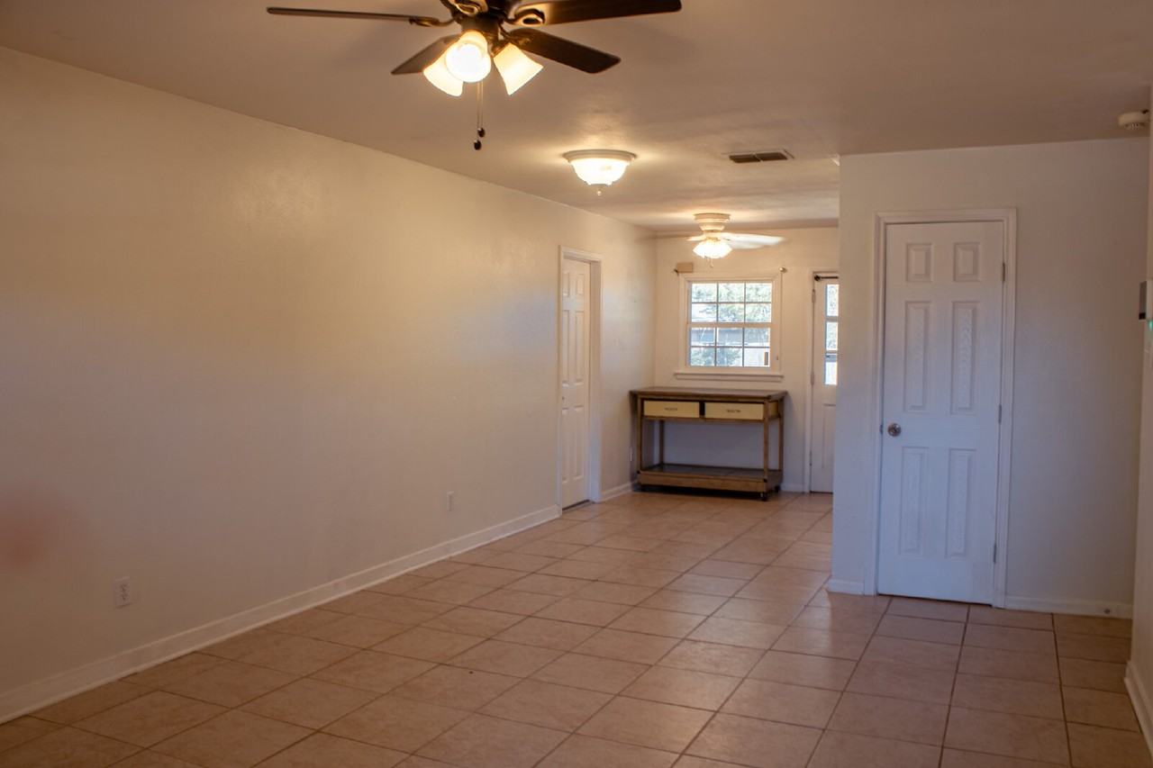 2820 62nd St - Photo 2 of 12