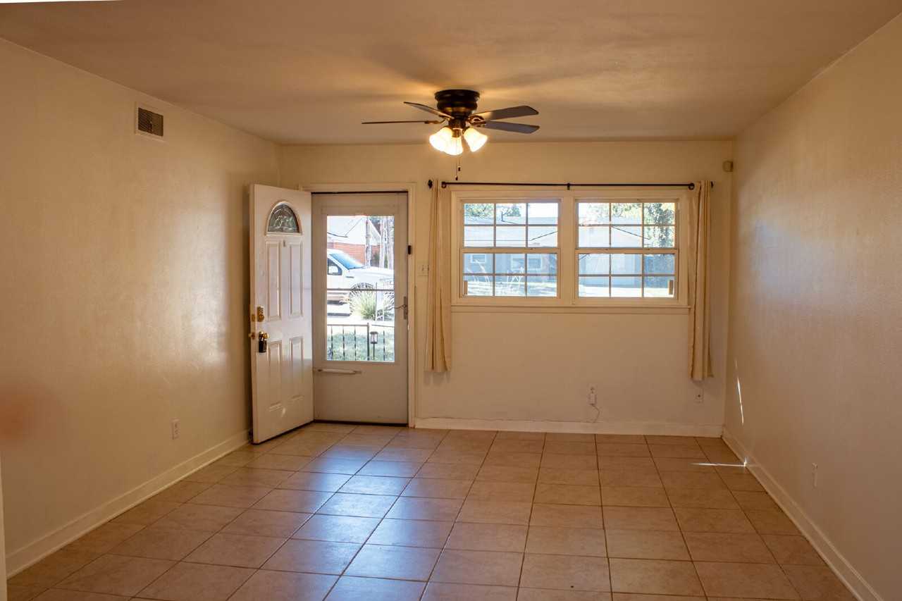 2820 62nd St - Photo 3 of 12