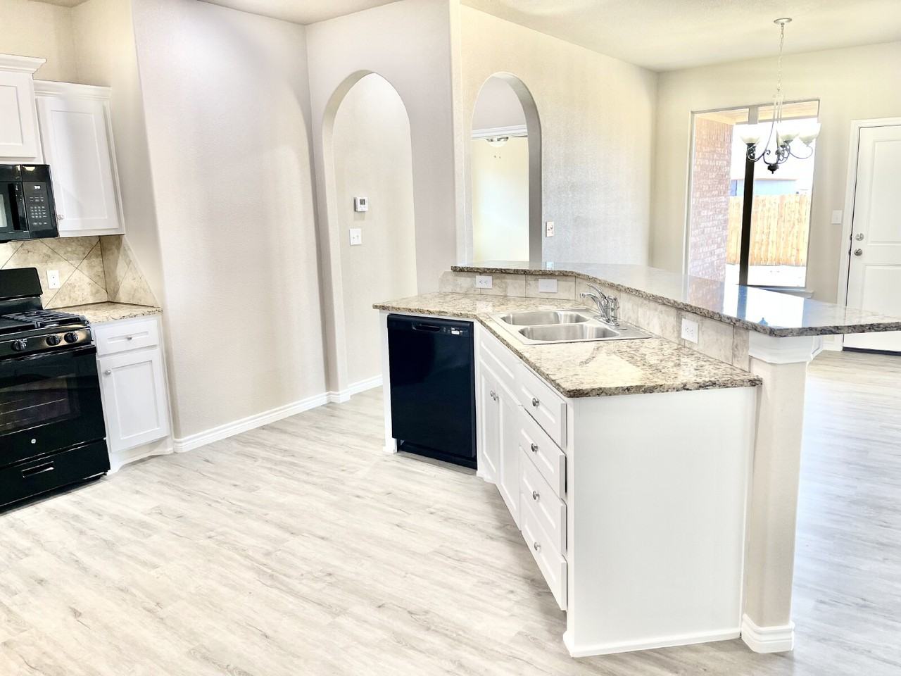 7011 10th St - Photo 2 of 15