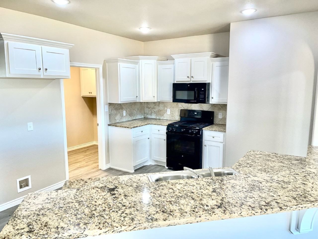 7011 10th St - Photo 3 of 15