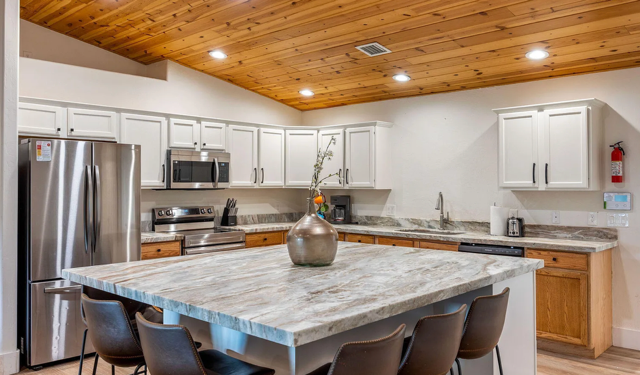 1628 Reed Ln - Photo 2 of 22