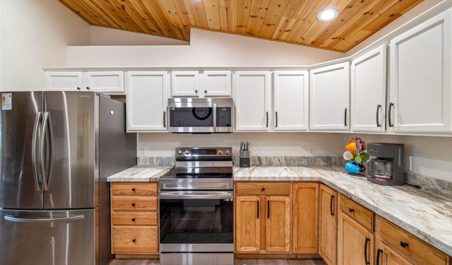 1628 Reed Ln - Photo 3 of 22