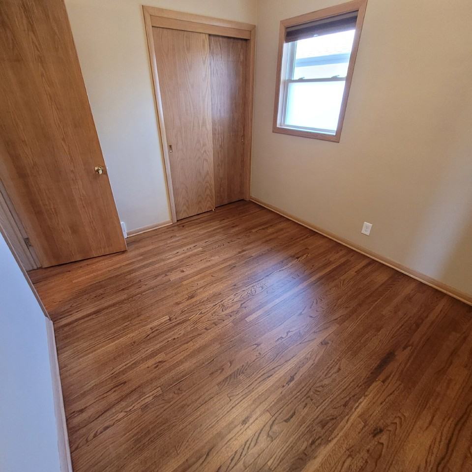 956 Market St S - Photo 3 of 11