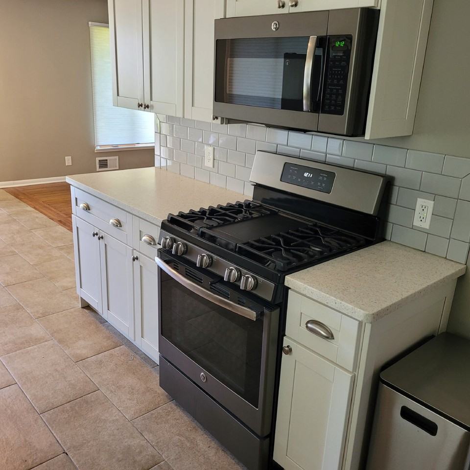 956 Market St S - Photo 7 of 11