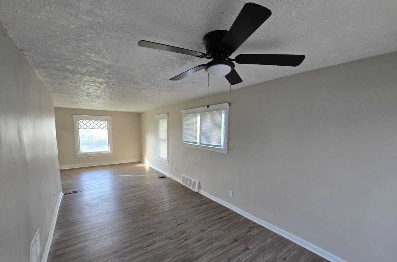 250 Beresford St - Photo 2 of 15