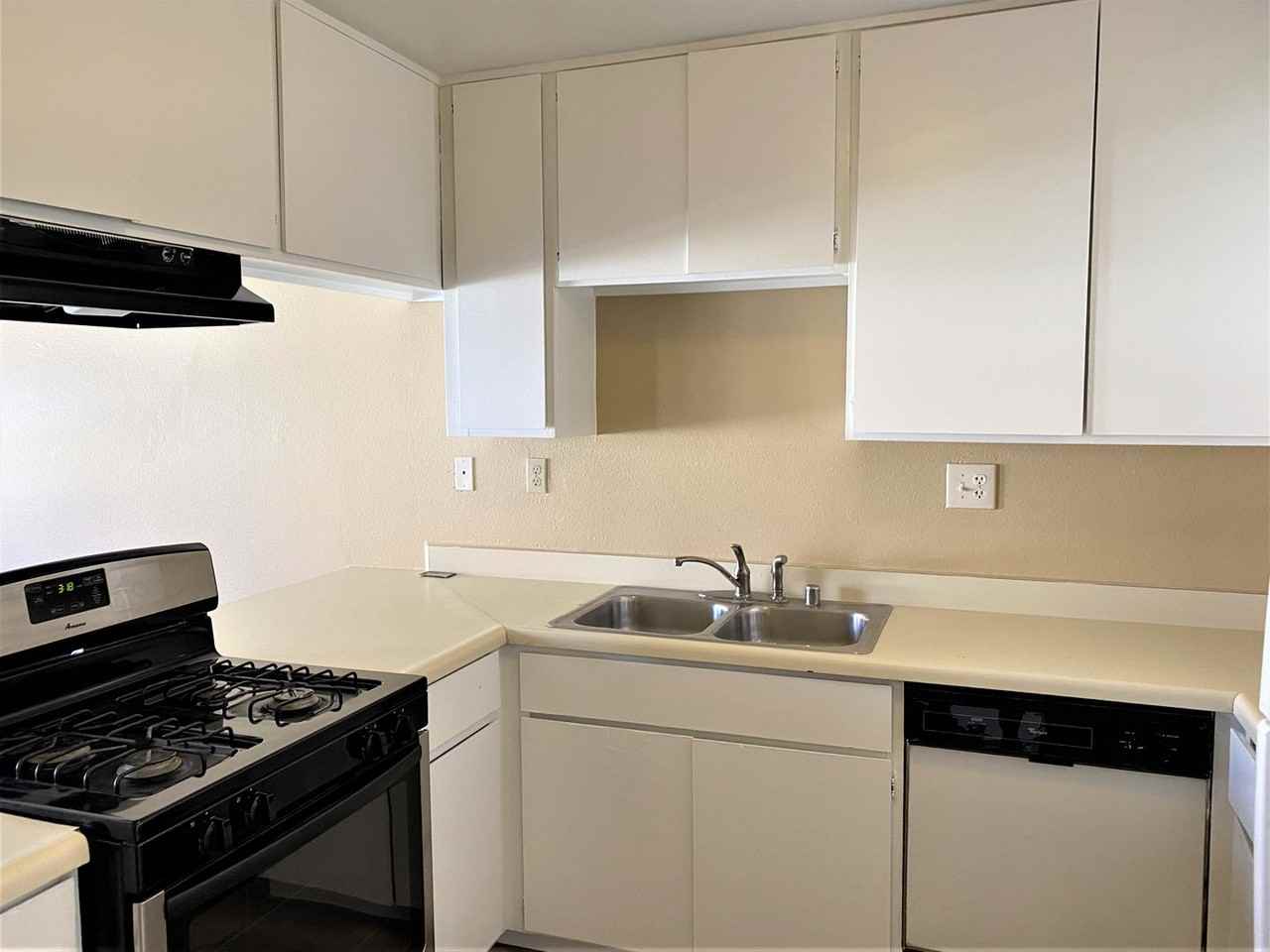 5133 Sterling Ct - Photo 3 of 13