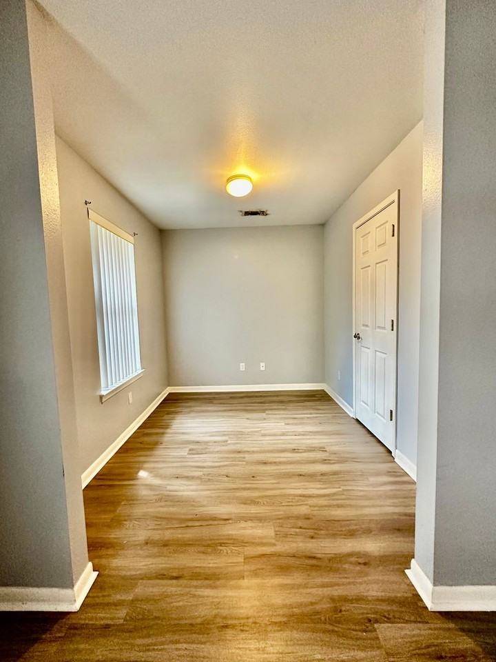 3108 Flanders - Photo 3 of 11