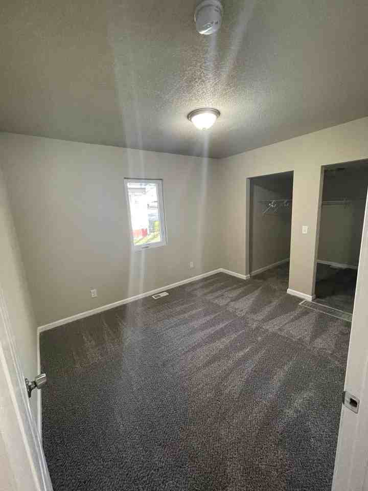 2910 2nd Ave - Photo 2 of 4
