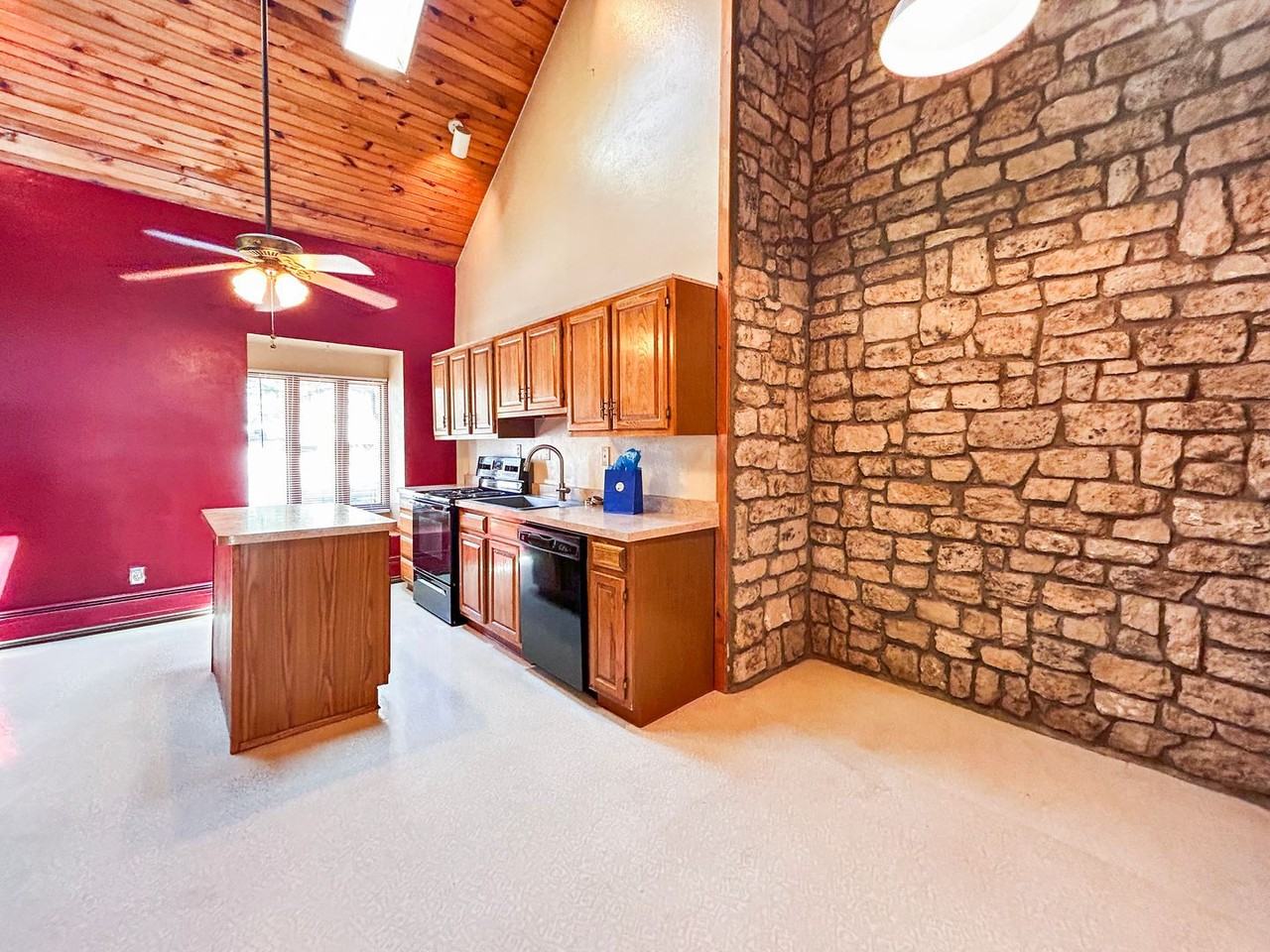 2890 Quay St - Photo 3 of 40