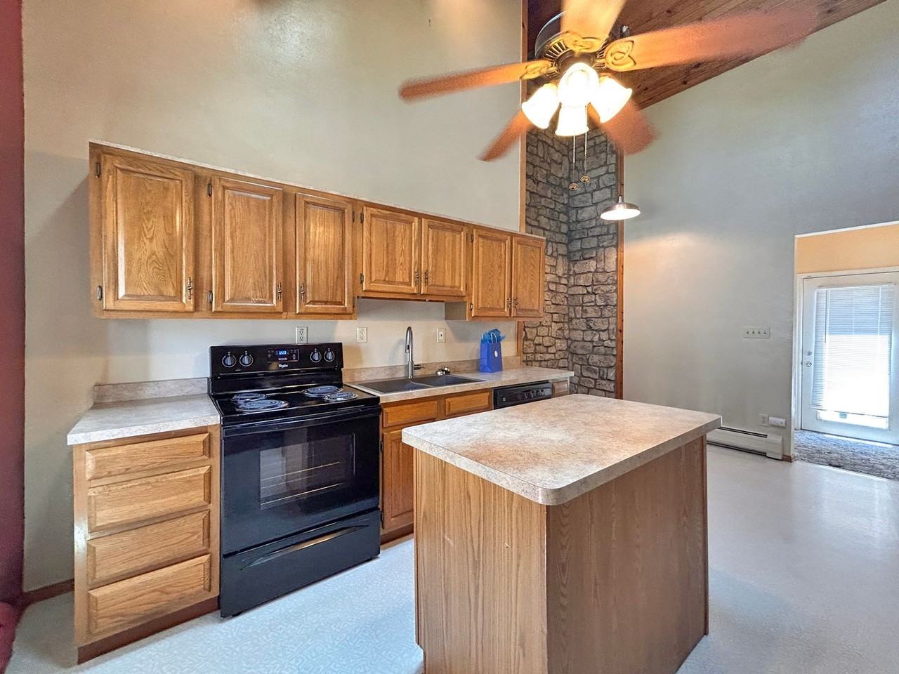 2890 Quay St - Photo 5 of 40