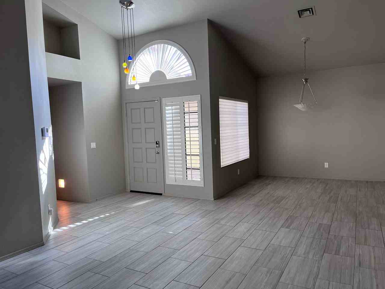 13524 N 103rd St - Photo 5 of 43