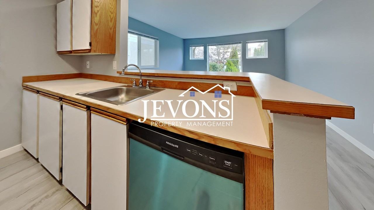 1012 NW 85th St Seattle, WA 98117 - Photo 2 of 25